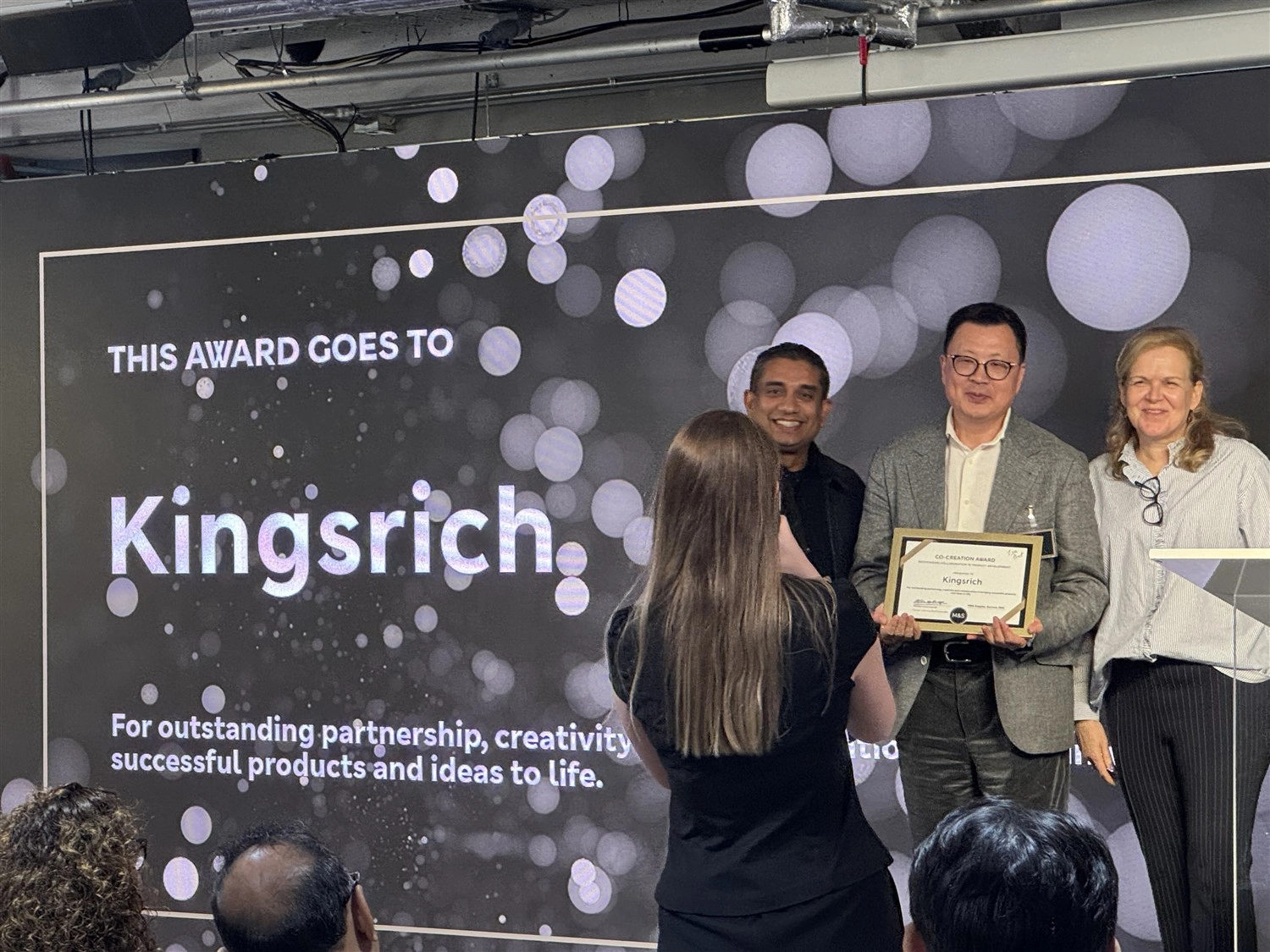 Kingsrich получила награду Co-Creation Award на саммите M&S Supplier Summit 2026 Kingsrich получила награду Co-Creation Award на саммите M&S Supplier Summit 2026